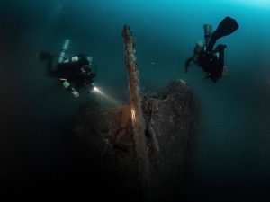 exploring wreck hull tec diving asia