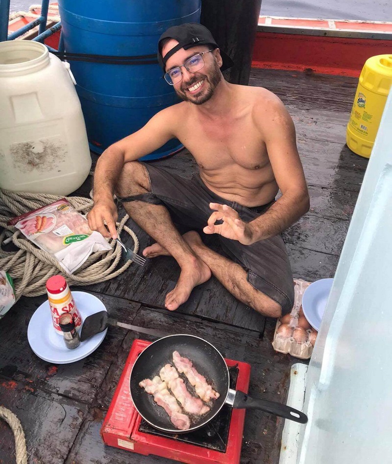 tec diving expedition koh tao cooking breakfast on the boat